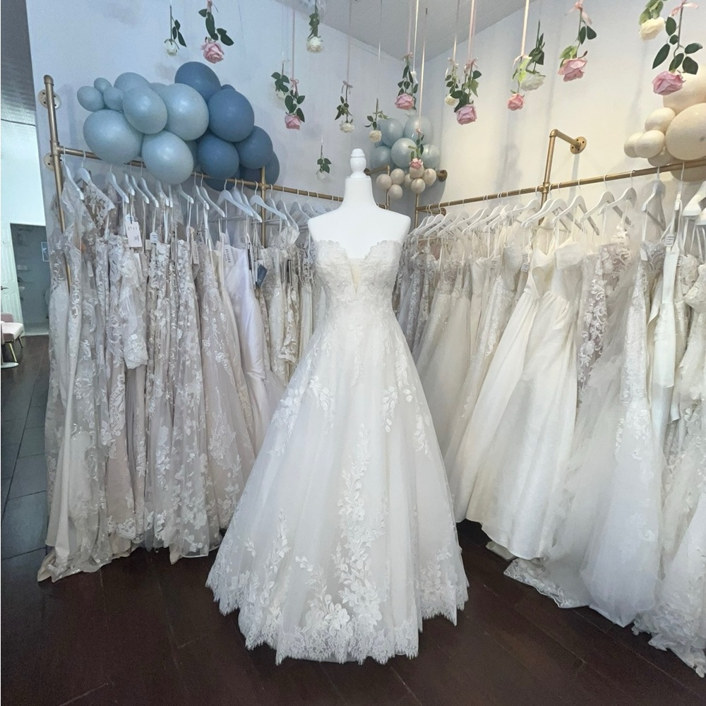 Pronovias White Lace Wedding Dress